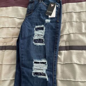 Brand new never worn pair of Guess Jeans size 28.
